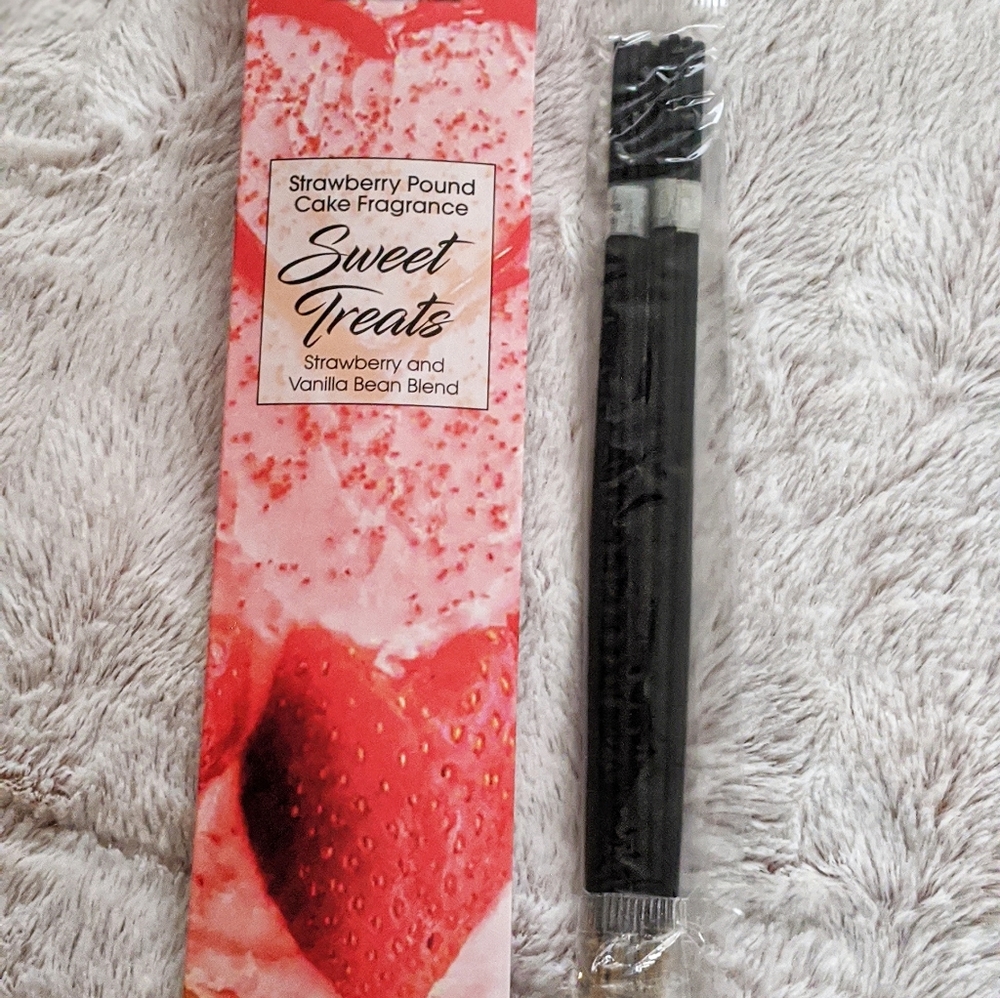 🆕️Strawberry & Vanilla Poundcake Incense Sticks - Picture 3 of 7